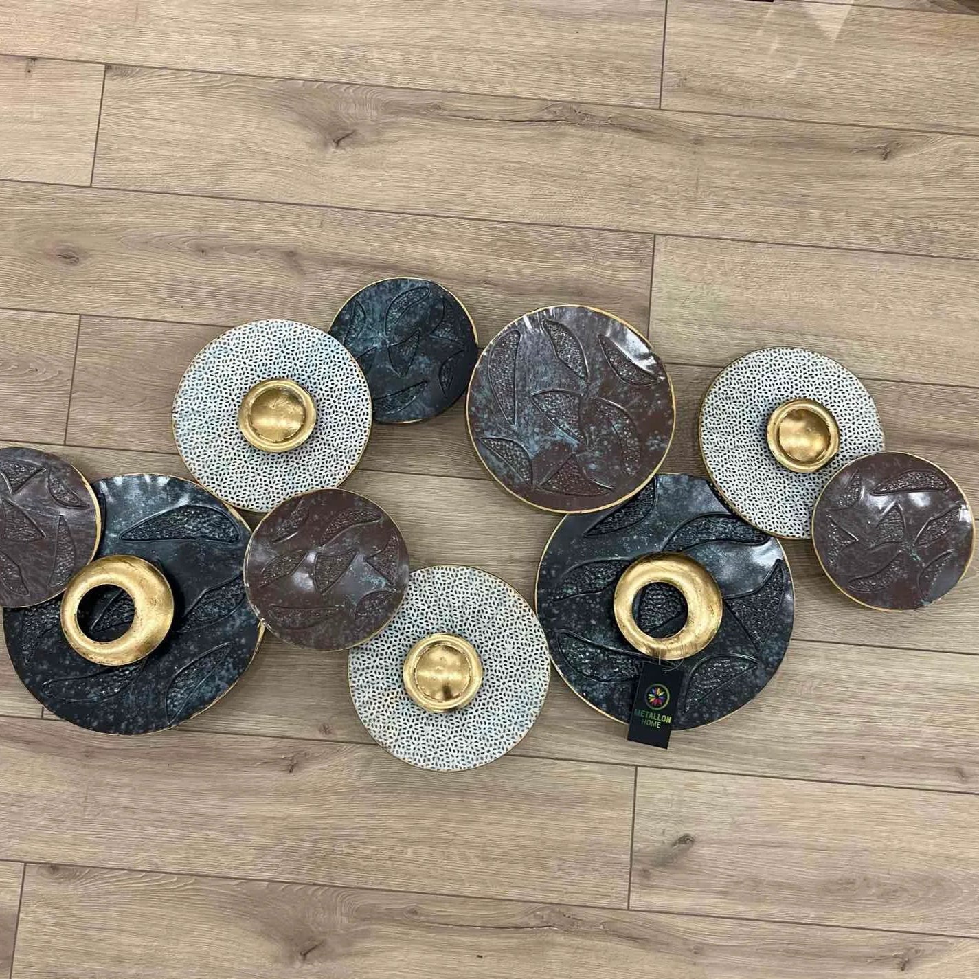 Zidna metalna dekoracija Plates