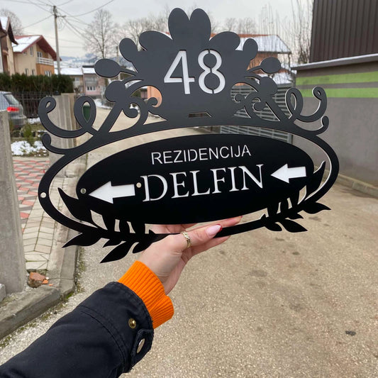 Metalni natpis adrese