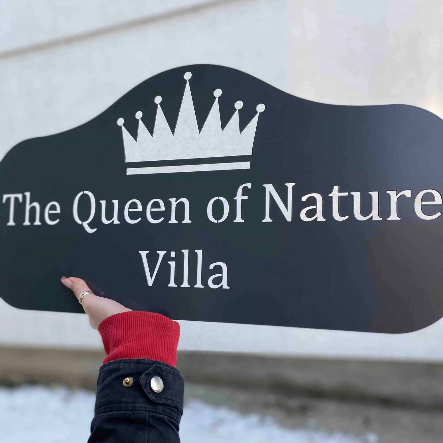 Metalni natpis sa adresom antracit