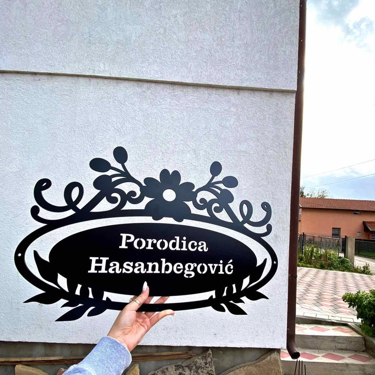 Metalni natpis za adresu verona porodica crni