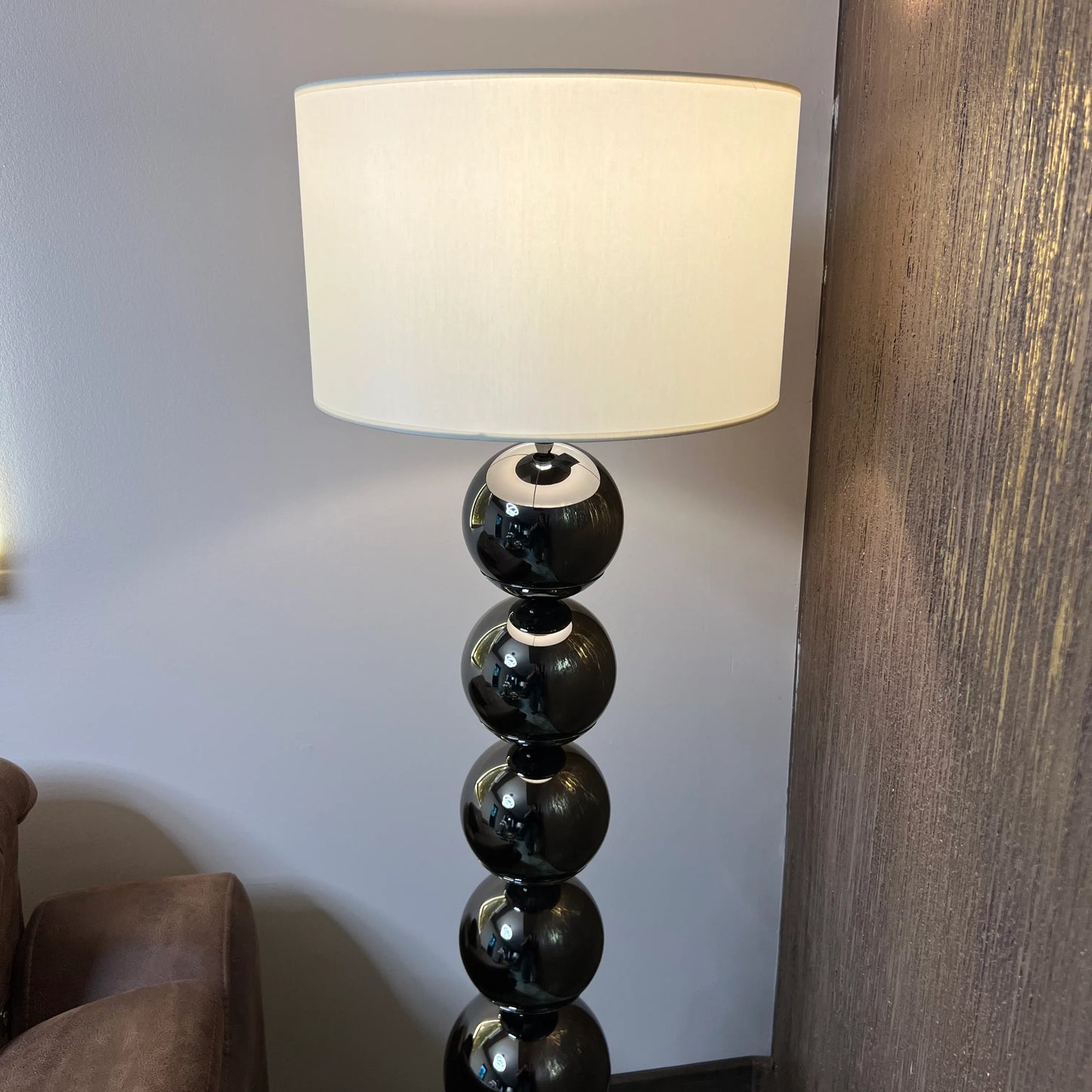 Podna lampa Black Pearl