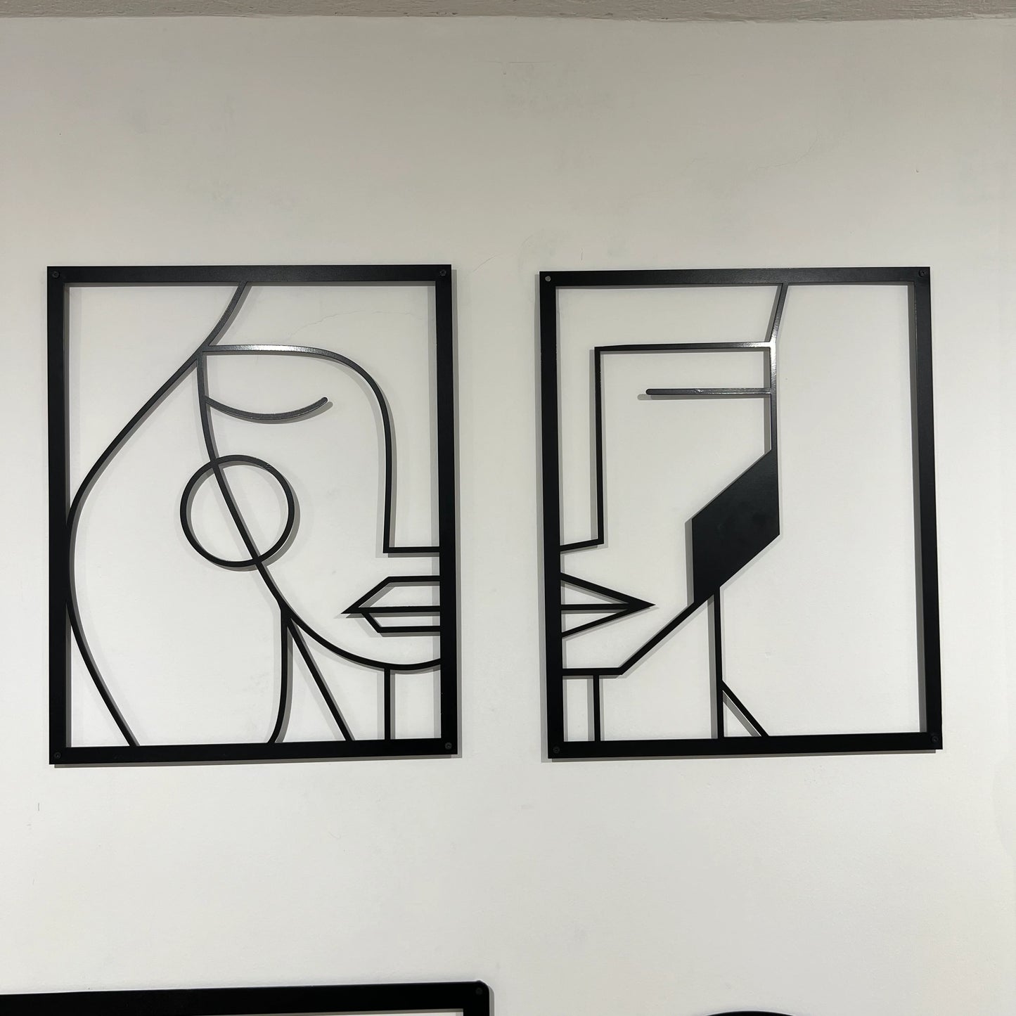 Zidna dekoracija metalna faca iz dva dijela