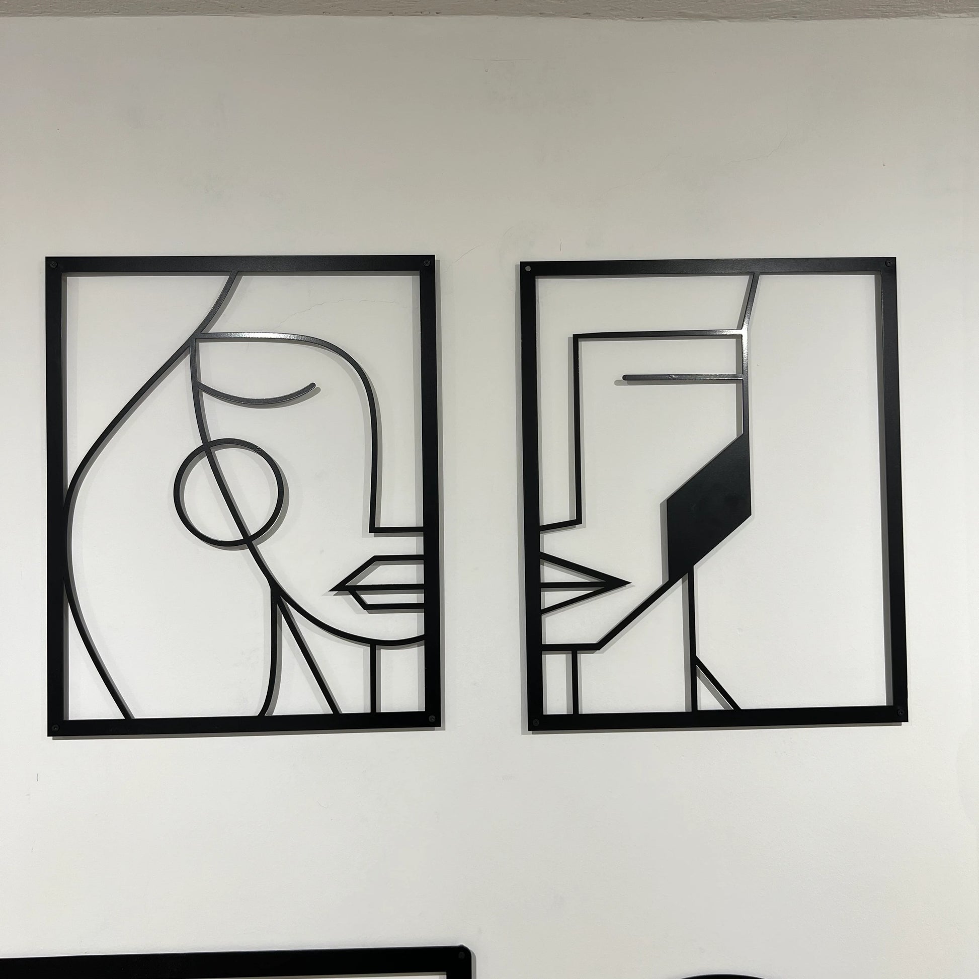 Zidna dekoracija metalna faca iz dva dijela