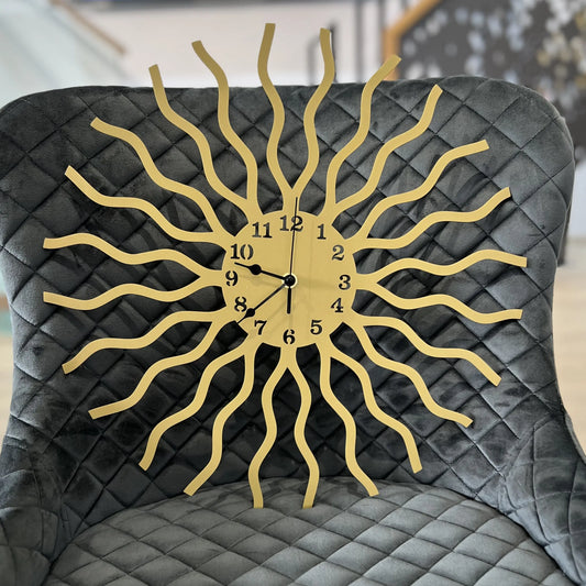 Zidni sat zlatni metalni